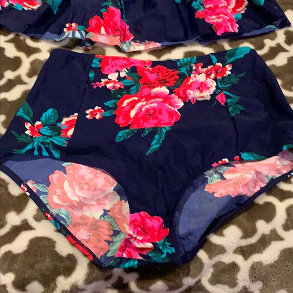 Tankini - Picture 2 of 4